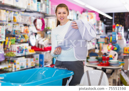 woman is awating for baby and choosing towel 75551598