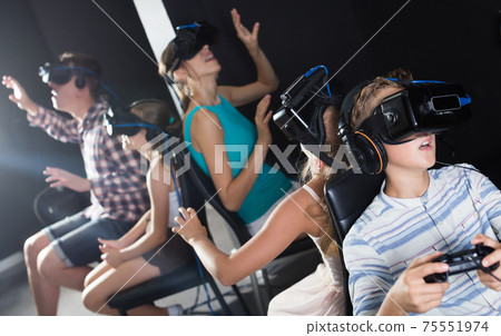 Son is fascinated of VR Son is fascinated of VR 75551974