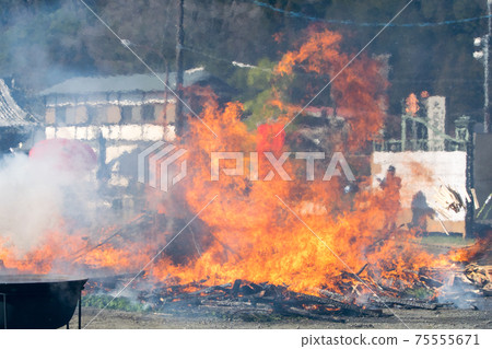 Tokyo Takaoyama Yakuouin Firewalking Festival 75555671