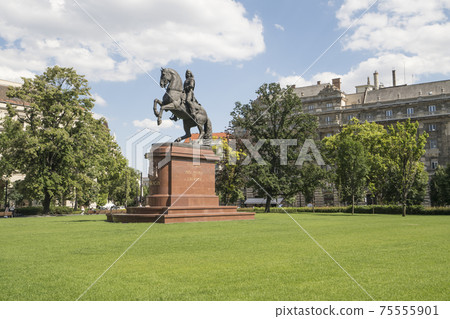 a statue in Budapest a statue in Budapest 75555901