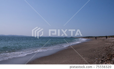 滑翔傘在富都角海中航行 75556320