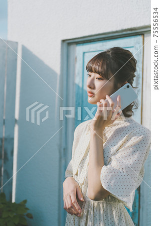 Smartphones and late teens girls 75556534