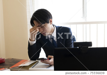 Men who failed in job hunting 75556839