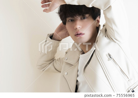 Cool male portrait 75556965