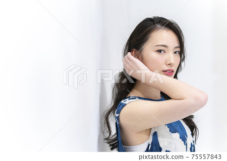 Beauty image Female whitening sideways 75557843