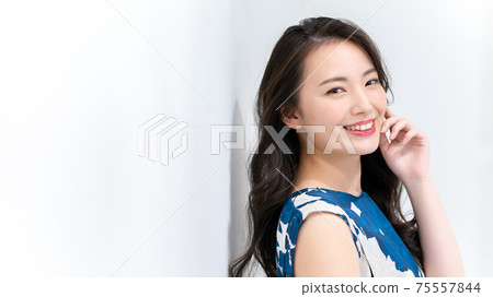 Beauty image Female whitening sideways 75557844