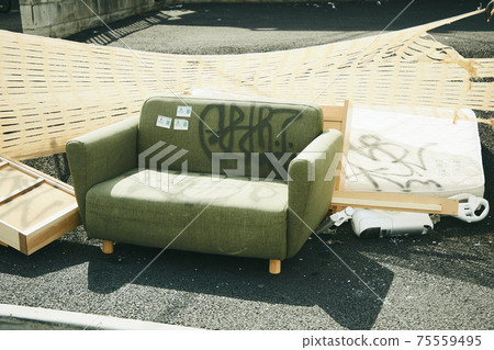 Abandoned sofa Abandoned sofa 75559495
