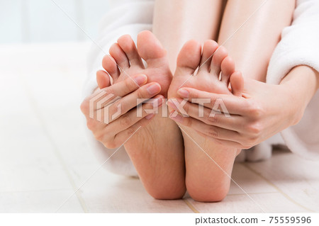 觸摸鞋底的女人 75559596