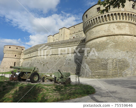 Ancient wall 75559646