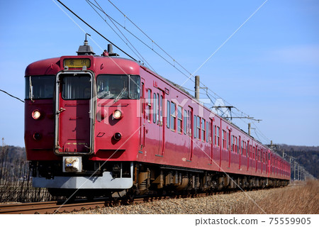 6 415 series 800 series ordinary trains going on the Nanao Line 6 415 series 800 series ordinary trains going on the Nanao Line 75559905
