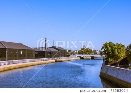 愛知縣半田市，清晨沿著半田運河的倉庫鎮 75563024