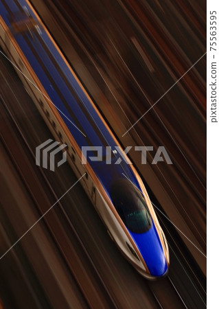 北陸新幹線E7，W7系列跑步 75563595