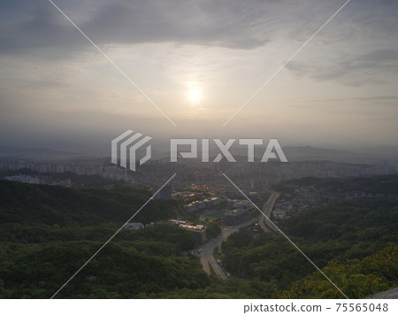 Kookmin University. Internal Ring Road. Seongbuk-gu. City Center 75565048