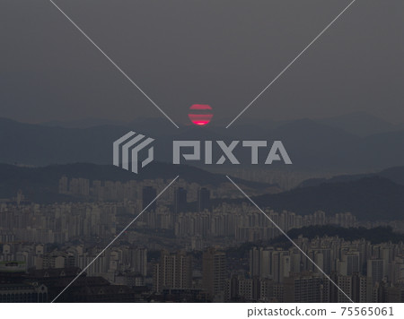 市區城北區內環路國民大學 75565061