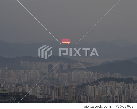 Kookmin University. Internal Ring Road. Seongbuk-gu. City Center Kookmin University. Internal Ring Road. Seongbuk-gu. City Center 75565062