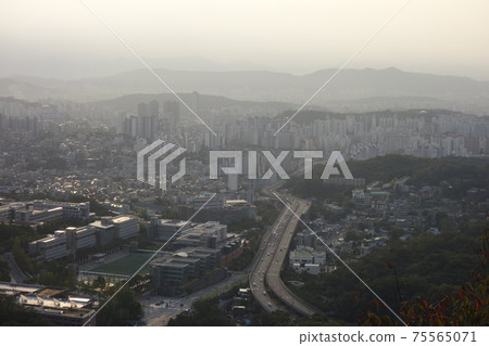 Kookmin University. Internal Ring Road. Seongbuk-gu. City Center 75565071