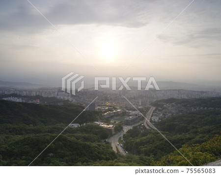Kookmin University. Internal Ring Road. Seongbuk-gu. City Center 75565083