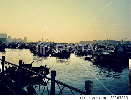 1988年,香港維多利亞港(九龍半島/香港)的水上居民 1988年,香港維多利亞港(九龍半島/香港)的水上居民 75565813