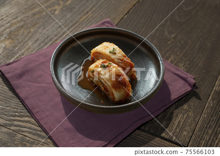 Korean traditional food kimchi 75566103