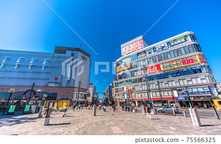 Honatsugi站前的日本神奈川縣城市景觀(在您想租住的排名第一的城市中排名...) Honatsugi站前的日本神奈川縣城市景觀(在您想租住的排名第一的城市中排名...) 75566325
