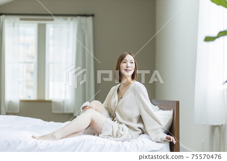 Young women body care beauty 75570476