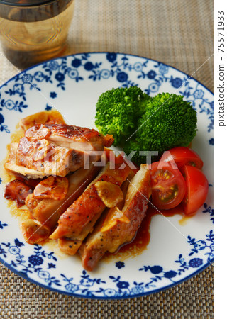 Chicken garlic steak Chicken garlic steak 75571933
