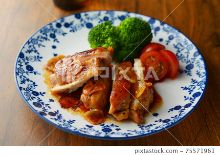 Chicken garlic steak 75571961