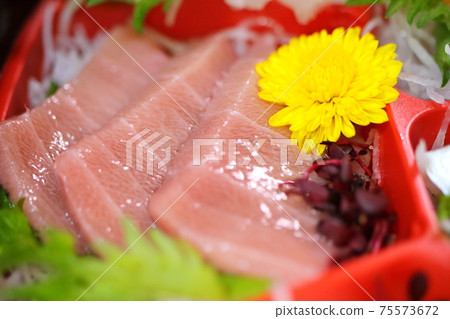 Assorted sashimi (medium fatty tuna) Assorted sashimi (medium fatty tuna) 75573672