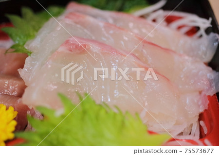 Assorted sashimi (sea bream) Assorted sashimi (sea bream) 75573677