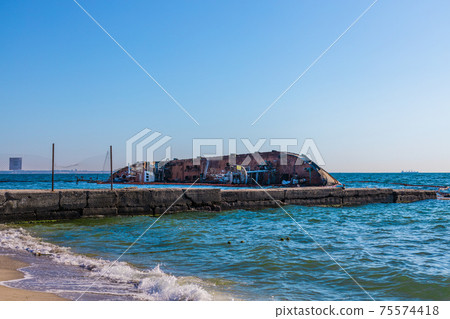 Tanker sunk in a storm near the coast of Odessa, Ukraine 75574418