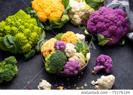 Purple, yellow, white and green color cauliflowers Purple, yellow, white and green color cauliflowers 75576194
