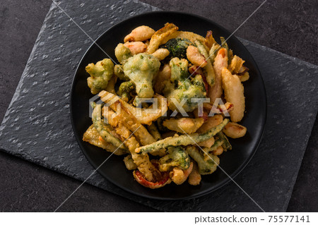 Japanese vegetable tempura on black plate 75577141