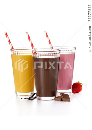Chocolate, strawberry and vanilla milkshakes 75577825