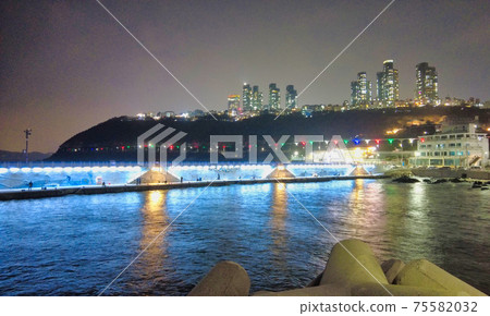 Night View of Cheongsapo Port in Haeundae, Busan, South Korea, Asia Night View of Cheongsapo Port in Haeundae, Busan, South Korea, Asia 75582032