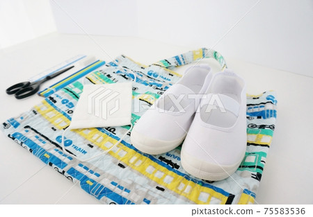 Preparation for admission, preparation for admission: Mask and temperature measurement are required for new lifestyle Preparation for admission, preparation for admission: Mask and temperature measurement are required for new lifestyle 75583536