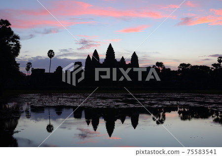 Dawn of Angkor Wat 75583541