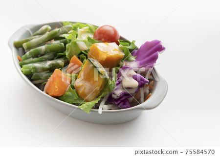 Bean salad with anchovy sauce Bean salad with anchovy sauce 75584570