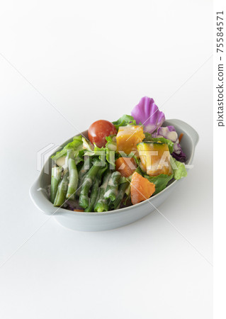 Bean salad with anchovy sauce Bean salad with anchovy sauce 75584571