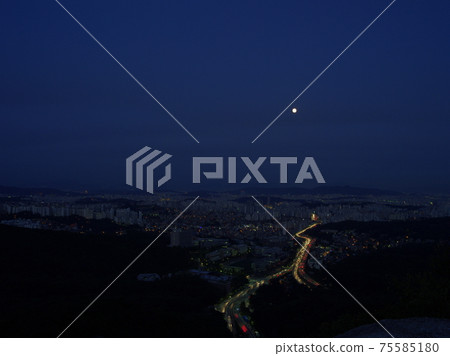 Inner Ring Road, Jeongneung, Seongbuk-gu, Night View Inner Ring Road, Jeongneung, Seongbuk-gu, Night View 75585180