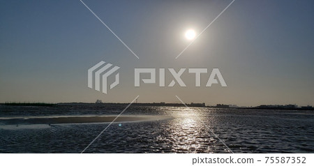 Seaside sun 75587352