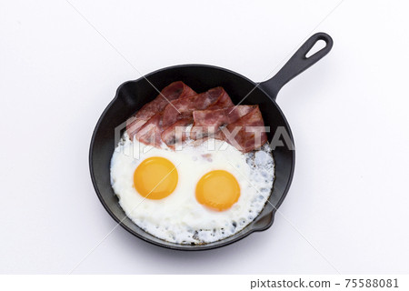 Bacon and eggs 75588081