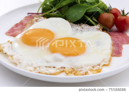 Bacon and eggs 75588086