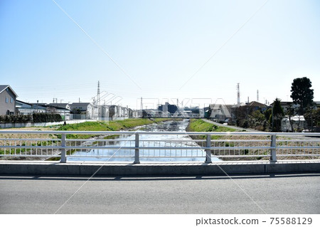 Chigasaki cityscape with a river 75588129
