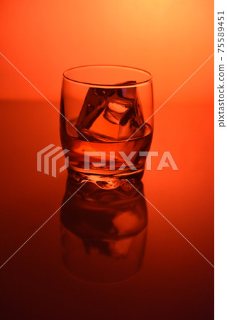 Whiskey on the rock Whiskey on the rock 75589451