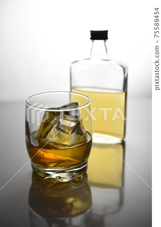 Whiskey on the rock 75589454