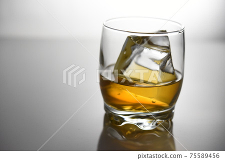 Whiskey on the rock 75589456