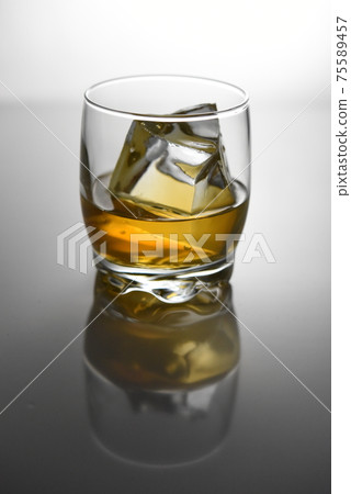 Whiskey on the rock 75589457