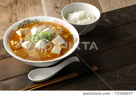 麻辣豆腐拉麵，小米飯，多用途洋蔥一套 75589647