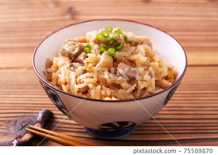 Rice cooked with chicken and ginger Rice cooked with chicken and ginger 75589870