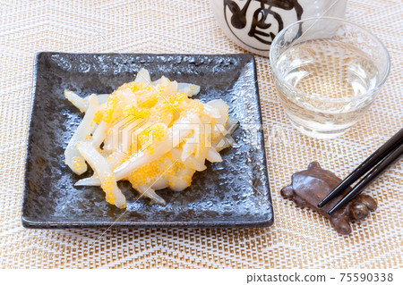 Drink sake with golden squid as a side dish Drink sake with golden squid as a side dish 75590338